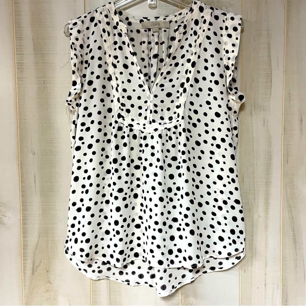 LOFT White And Black Polka Dot Hi Low V-Neck Blouse Sz S